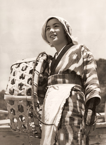 奥伊豆の娘 [臼井武, アサヒカメラ 1937年9月号より] パブリックドメイン画像 