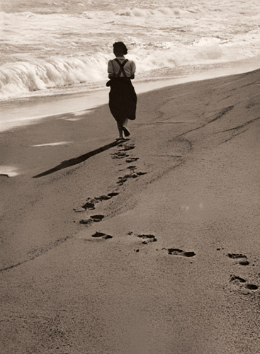 海辺にて [北島豊次, アサヒカメラ 1937年9月号より] パブリックドメイン画像 