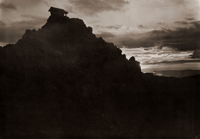 未明の立山頂上 [中野峻陽, アサヒカメラ 1937年9月号より] パブリックドメイン画像 