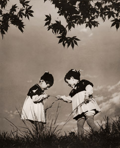 秋郊に遊ぶ [我堂恵一, アサヒカメラ 1937年3月号より]のサムネイル画像
