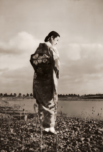 Woman Standing in the Field [Katsuji Fukuda, 1937, from Asahi Camera March 1937]