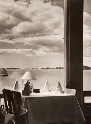無題（ヘルシンキ郊外のレストラン） [金丸重嶺, アサヒカメラ 1937年3月号より] パブリックドメイン画像 