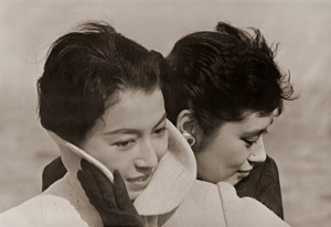 冬の女 [戸川明男, 日本カメラ 1956年3月号より]のサムネイル画像