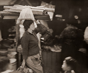 市場で見た女 [山形恭弘, 日本カメラ 1956年3月号より]のサムネイル画像