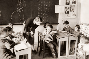 外人幼稚園にて [常磐とよ子, 日本カメラ 1956年3月号より]のサムネイル画像