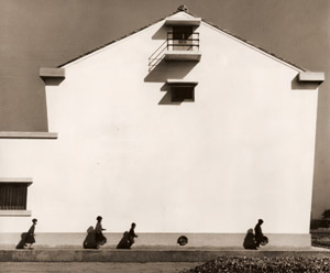白き倉 [吉崎一人, アサヒカメラ 1938年6月号より]のサムネイル画像