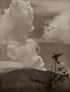 噴煙 [佐々木司郎, アサヒカメラ 1938年6月号より]のサムネイル画像