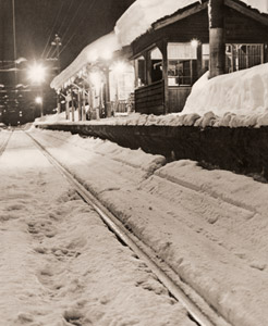 雪の駅 [野島秀一郎, 1937年, アサヒカメラ 1938年2月号より]のサムネイル画像