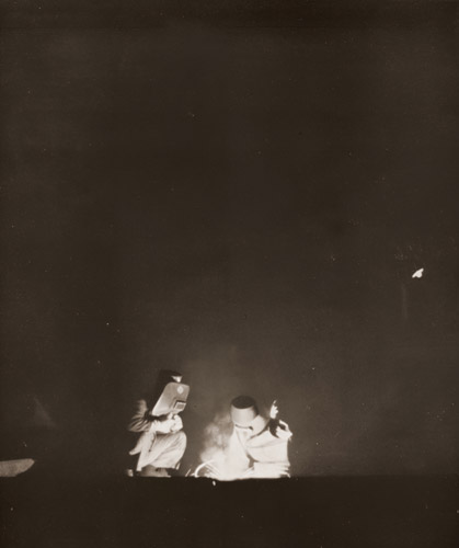 夜の工事場 [瀧澤遼平, アサヒカメラ 1938年2月号より] パブリックドメイン画像 