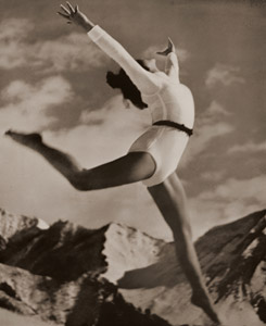 冬山の踊り [杉山吉良, アサヒカメラ 1938年2月号より]のサムネイル画像