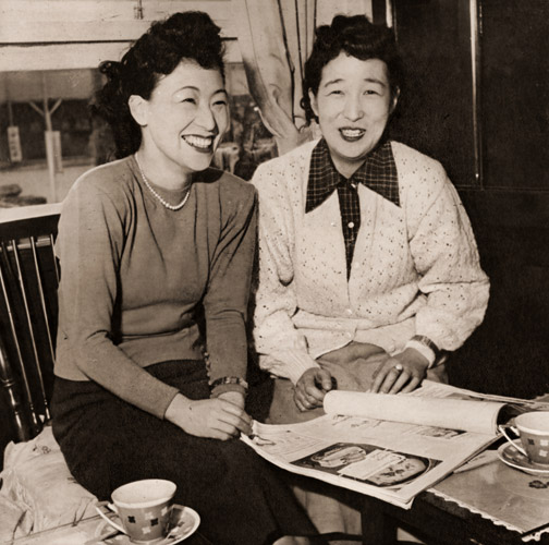 女友達 [尾本直三, アサヒカメラ 1951年3月号より] パブリックドメイン画像 