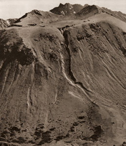 火山 [中山稔, アサヒカメラ 1951年3月号より]のサムネイル画像