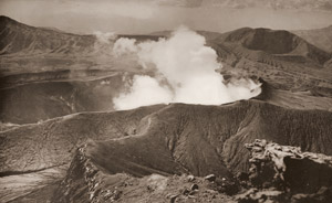 Crater, Mt. Aso [Haruo Koyanagi, 1950, from Asahi Camera March 1951] Thumbnail Images