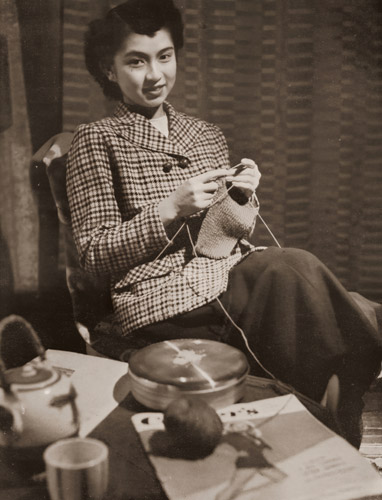 Nitting [Shoji Otake, 1950, from Asahi Camera March 1951]