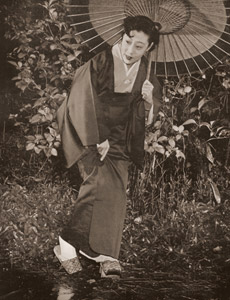 雨の日（山田五十鈴さん） [松島進, 1950年, アサヒカメラ 1951年3月号より]のサムネイル画像