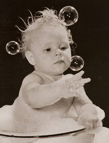泡浴 [S.W. フラナリィ , アサヒカメラ 1951年3月号より] パブリックドメイン画像 