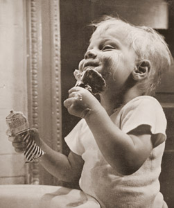 最初のひげそり [ジャージ・W・ジャーツ, アサヒカメラ 1951年3月号より]のサムネイル画像
