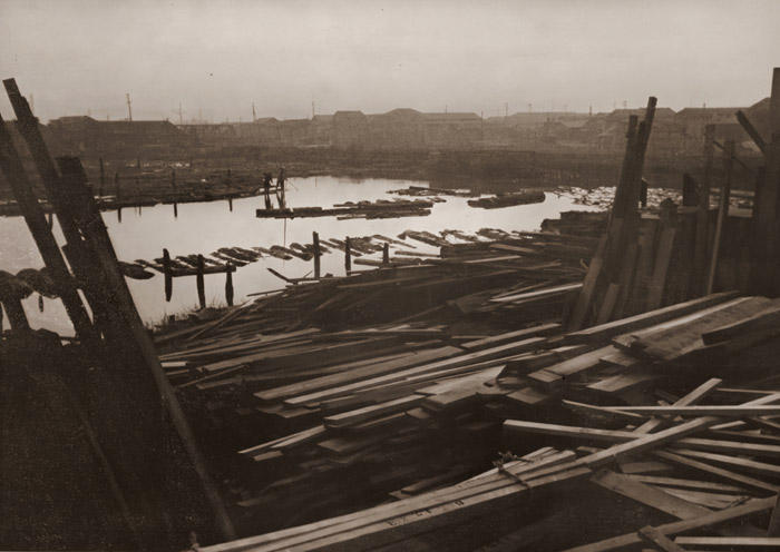A Timber Pool [Hiroshi Hamaya, 1950, from Asahi Camera March 1951]