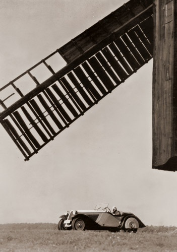 無題（風車と自動車） [Erich Balg, アサヒカメラ 1936年3月号より] パブリックドメイン画像 