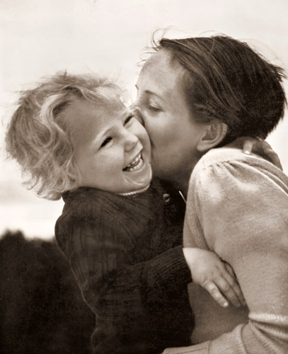 無題（母と子） [ヘッダ・ヴァルター, アサヒカメラ 1936年3月号より] パブリックドメイン画像 