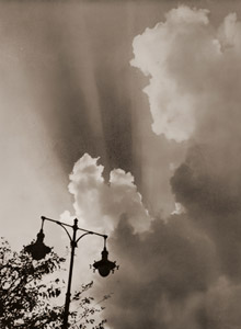 雲 [貝塚侊, アサヒカメラ 1936年3月号より]のサムネイル画像