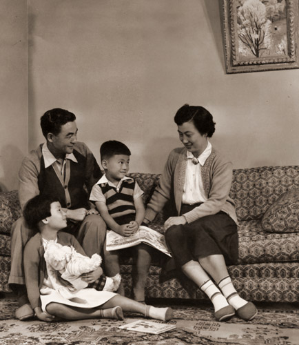 安田生命の広告（家族） [アサヒカメラ 1955年12月号より] パブリックドメイン画像 