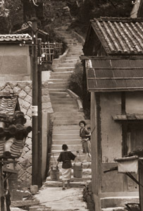坊勢島の女 [植田宏, アサヒカメラ 1955年12月号より]のサムネイル画像