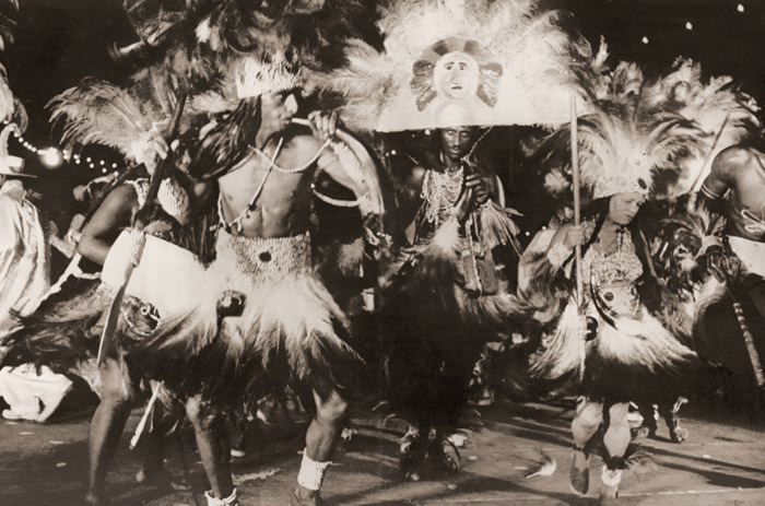 リオの謝肉祭 [オーモンド・ギグリ, アサヒカメラ 1955年12月号より] パブリックドメイン画像 