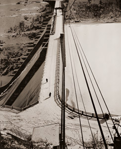 冬のダム [千葉茂男, アサヒカメラ 1955年12月号より]のサムネイル画像