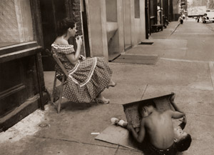 路傍（ニューヨーク） [林忠彦, アサヒカメラ 1955年12月号より]のサムネイル画像