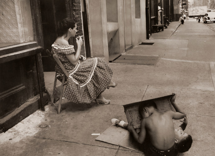 路傍（ニューヨーク） [林忠彦, アサヒカメラ 1955年12月号より] パブリックドメイン画像 
