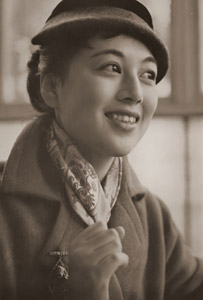中島淑恵さん [和田透, アサヒカメラ 1956年7月号より]のサムネイル画像