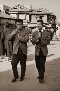 Modern Boys [Yoichi Midorikawa,  from Asahi Camera July 1956] Thumbnail Images