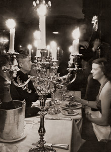ロンドンのレストラン [エーリヒ・アウエルバッハ, アサヒカメラ 1956年7月号より]のサムネイル画像