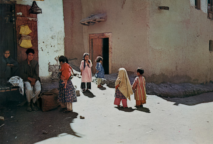 アフガニスタンの子供達 [奈良弘美, 1955年, アサヒカメラ 1956年7月号より] パブリックドメイン画像 