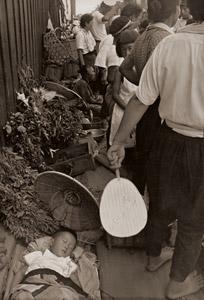 草市 [木村伊兵衛, 1953年, 木村伊兵衛傑作写真集より]のサムネイル画像
