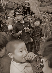 子供達 [木村伊兵衛, 1953年, 木村伊兵衛傑作写真集より]のサムネイル画像