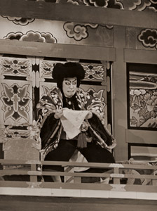 Kabuki (Enjaku in Rabber Goemon) [Ihei Kimura, 1950, from Select Pictures by Ihei Kimura] Thumbnail Images
