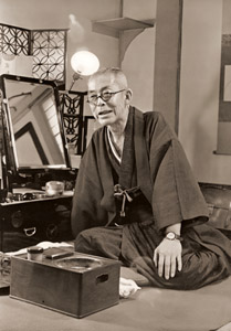 Kabuki (Kichiemon at Backstage) [Ihei Kimura, 1949, from Select Pictures by Ihei Kimura] Thumbnail Images