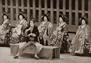 Kabuki (Uzaemon XV in Play Sukeroku) #3 [Ihei Kimura, c.1935, from Select Pictures by Ihei Kimura] Thumbnail Images