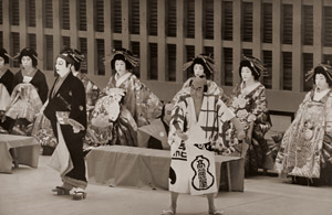 Kabuki (Uzaemon XV in Play Sukeroku) #2 [Ihei Kimura, c.1935, from Select Pictures by Ihei Kimura] Thumbnail Images