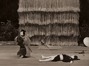 Kabuki (Uzaemon XV in Play Chushingura)  [Ihei Kimura, c.1935, from Select Pictures by Ihei Kimura] Thumbnail Images