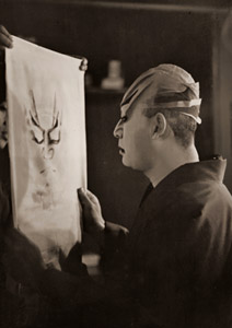 Kabuki (Kikugoro VI at Backstage) [Ihei Kimura, c.1935, from Select Pictures by Ihei Kimura] Thumbnail Images