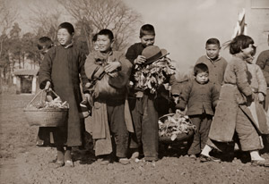 Younger Generation (Shanghai) #1 [Ihei Kimura, 1937-1938, from Select Pictures by Ihei Kimura] Thumbnail Images