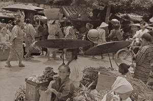 市場 [木村伊兵衛, 1935年, 木村伊兵衛傑作写真集より]のサムネイル画像