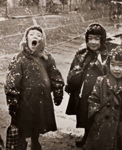 北国の子供 [宮房子, カメラ毎日 1954年6月号より]のサムネイル画像