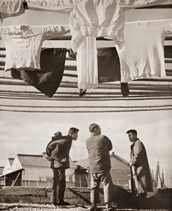 休日 [石井喜久治, カメラ毎日 1954年6月号より]のサムネイル画像