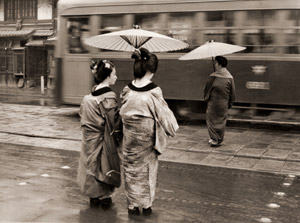 Gion in the Rain [Sadao Kobayashi,  from Camera Mainichi June 1954] Thumbnail Images