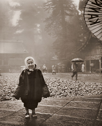 雨の訪問者 [秋元満正, カメラ毎日 1954年6月号より] パブリックドメイン画像 