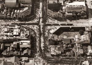 人で埋まった栄町 [林秋栄, 朝日新聞報道写真傑作集 1956より]のサムネイル画像